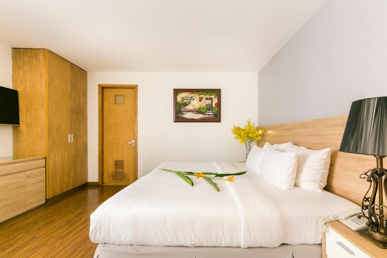 Jovia Hotel Хошимин Екстериор снимка